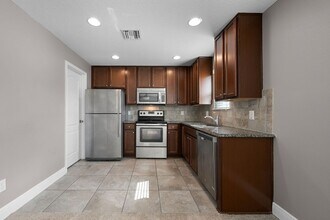 8623 Via Trieste Dr in Windermere, FL - Building Photo - Building Photo