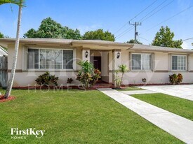 809 SW 8th Ave in Hallandale Beach, FL - Building Photo