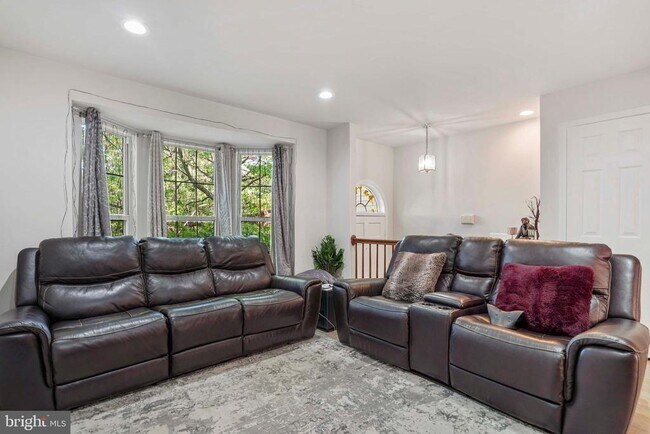 13118 Plotner Farm Rd in Herndon, VA - Building Photo - Building Photo