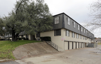 The 510 Apartments in Desoto, TX - Building Photo - Building Photo