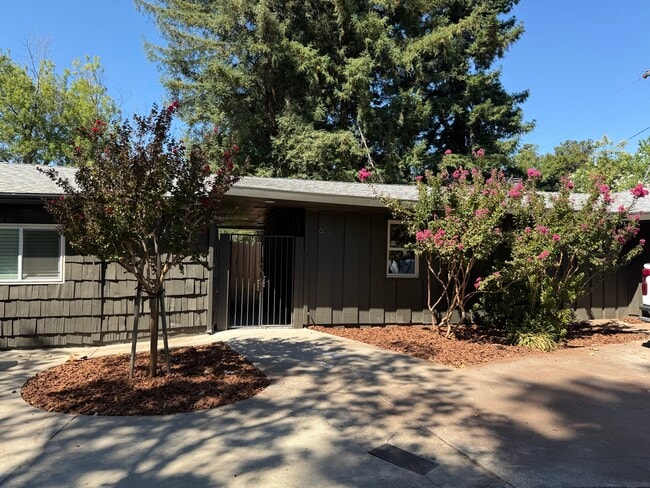 property at 3099 Laurel Dr