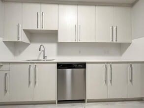 29 Creekstone Dr SW in Calgary, AB - Building Photo - Building Photo