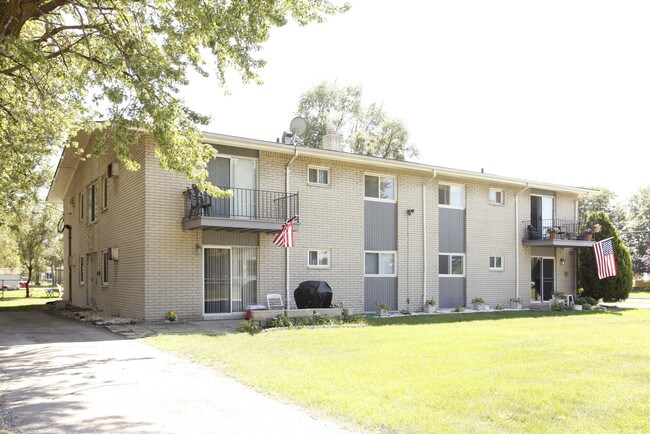 Yale Haven Apartments in Westland, MI - Foto de edificio - Building Photo