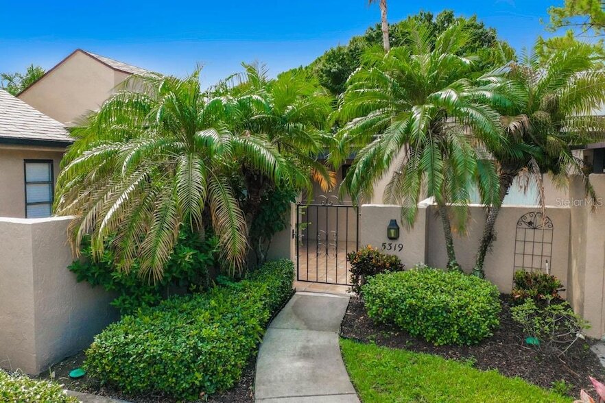 5319 Myrtle Wood in Sarasota, FL - Building Photo