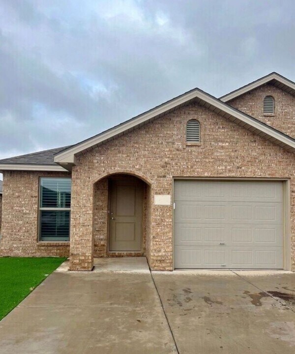 2414 144th St in Lubbock, TX - Building Photo