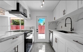 20010 SW 123rd Dr in Miami, FL - Building Photo - Building Photo