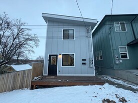 216 E 7th St in Moscow, ID - Building Photo