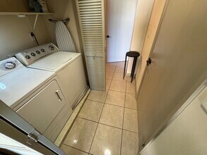 488 E Ocean Blvd, Unit 417 in Long Beach, CA - Building Photo - Building Photo