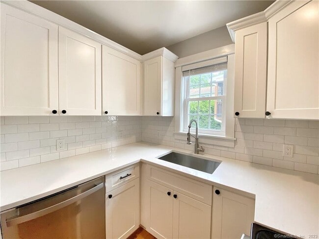 32 Pulaski St in Norwalk, CT - Building Photo - Building Photo