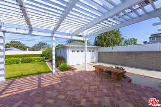 7416 Ogelsby Ave in Los Angeles, CA - Building Photo - Building Photo