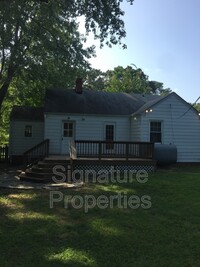 1201 Foxcroft Rd in Richmond, VA - Foto de edificio - Building Photo