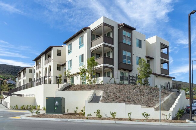 Windsor Rancho PQ in San Diego, CA - Building Photo - Building Photo