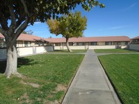 21645 Powhatan Rd in Apple Valley, CA - Foto de edificio - Building Photo