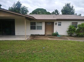 369 Diamond St, Unit B in Deltona, FL - Building Photo