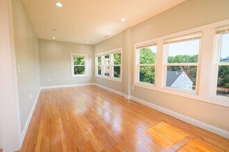 28 Chestnut Ave in Boston, MA - Building Photo - Building Photo