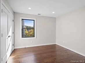 42 Lamport Ave in Port Jefferson Station, NY - Building Photo - Building Photo