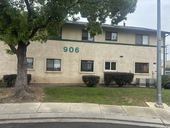 property at 906-906 Byron Ln