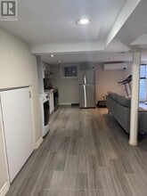 111 Glen Albert Dr in Toronto, ON - Building Photo - Building Photo