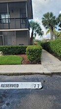 330 Racquet Club Rd in Weston, FL - Building Photo - Building Photo