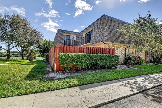property at 2913 SW 22nd Cir