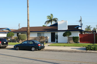 2133 E Almont Ave in Anaheim, CA - Building Photo - Building Photo