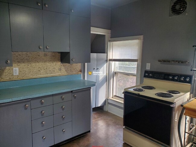property at 224 N Lawe St