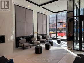 8-2108 Wellesley St W in Toronto, ON - Building Photo - Building Photo