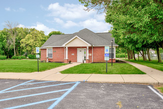 Fairway Crossing in Tiffin, OH - Foto de edificio - Building Photo