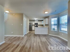 800 Betsy Ross Trail in Hampton, GA - Foto de edificio - Building Photo