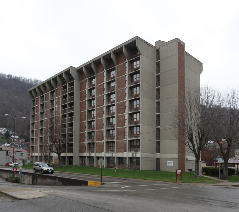 Goodman Manor in Williamson, WV - Building Photo