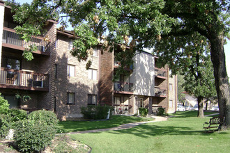 Rustic Oaks in Oak Forest, IL - Building Photo - Building Photo