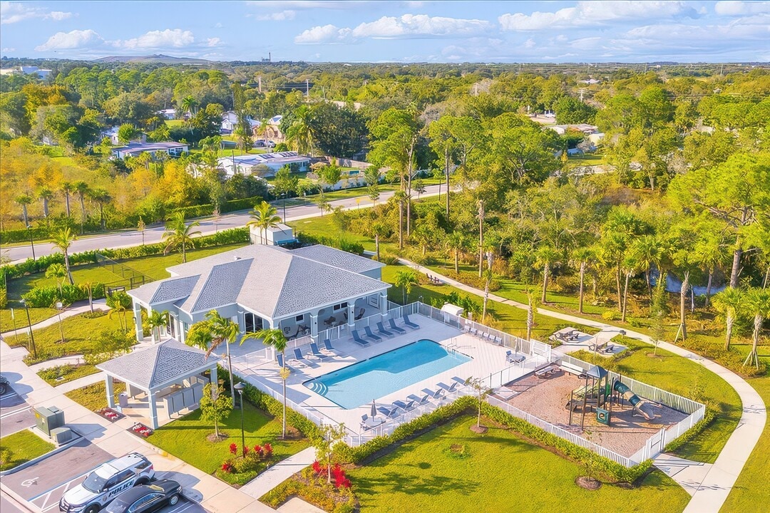 Ravinia St. Lucie in Fort Pierce, FL - Building Photo