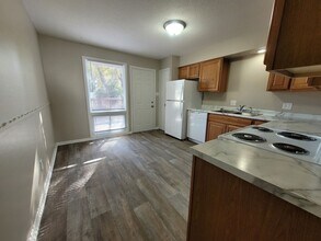 4613-4615 SE 3rd Ct in Des Moines, IA - Foto de edificio - Building Photo