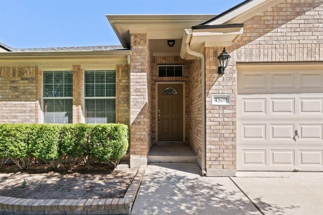 4509 Western Lake Dr in Round Rock, TX - Foto de edificio - Building Photo