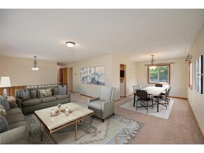 8106 Dakota Ln in Chanhassen, MN - Building Photo - Building Photo