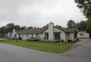 Settler's Apartments in Clinton, SC - Building Photo - Building Photo