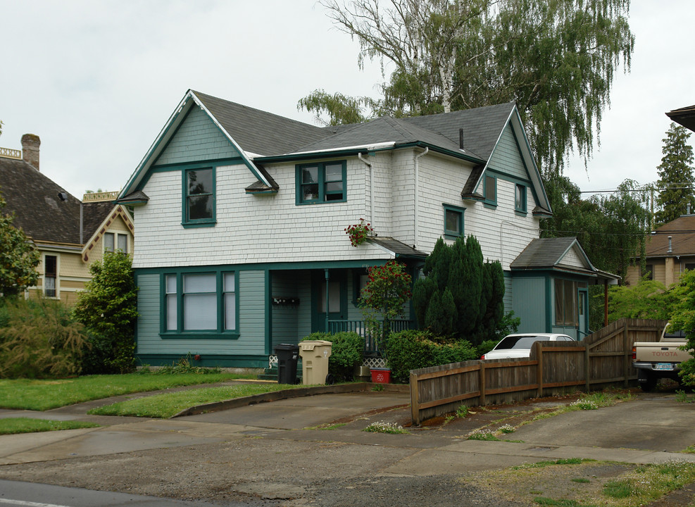 326 SW 5th St in Corvallis, OR - Building Photo