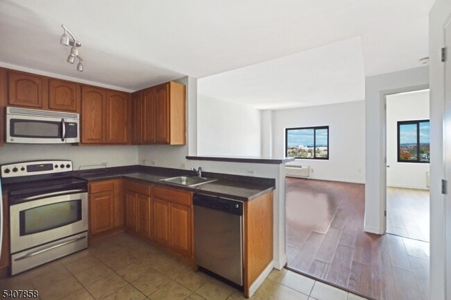 property at 1 Carriage City Plz