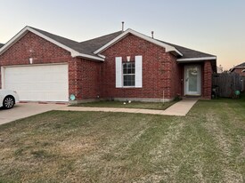 911 Simi Dr in Arlington, TX - Building Photo