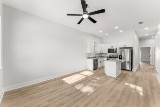 579 Lagoon Oaks Dr in Panama City, FL - Building Photo - Building Photo