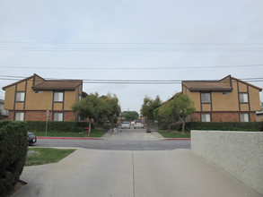 411 S Orange Ave in Monterey Park, CA - Foto de edificio - Building Photo