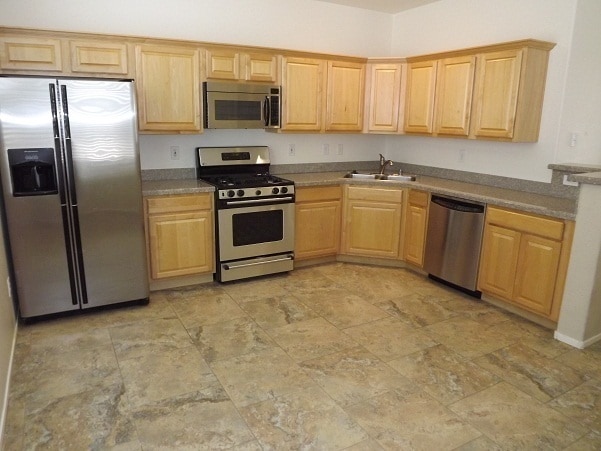 11201 Crosseto Dr in Las Vegas, NV - Building Photo - Building Photo