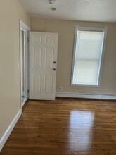98 Kirtland St, Unit 98 Kirtland St Apt #1 in Lynn, MA - Building Photo - Building Photo