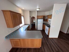 3794 NE Fairview Lake Way in Fairview, OR - Building Photo - Building Photo