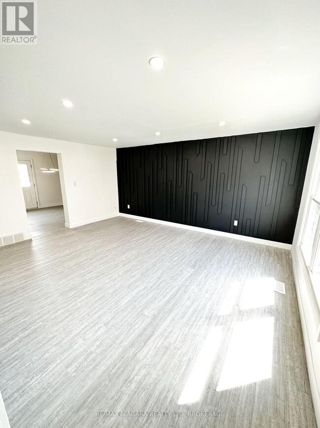 71 Hagey Ave in Fort Erie, ON - Building Photo - Building Photo