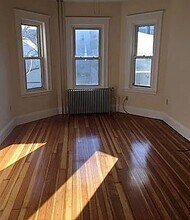 11 Heath St in Somerville, MA - Foto de edificio - Building Photo