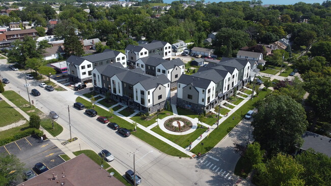 Bloom Street Townhomes - 425 Bloom St in Highland Park, IL - Building Photo - Building Photo