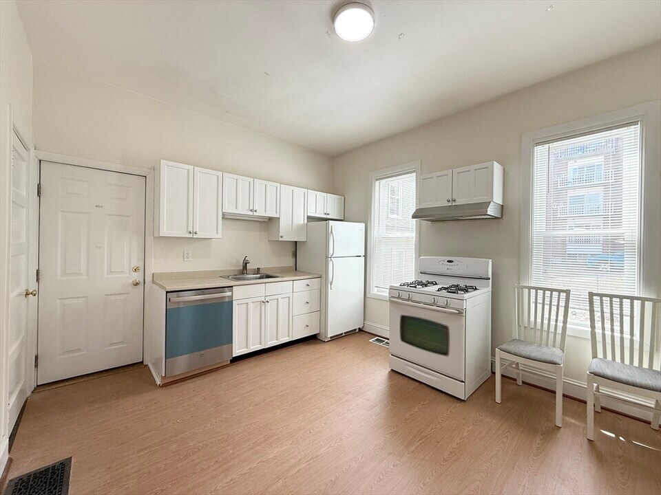 60 Park St, Unit 3T in Somerville, MA - Building Photo
