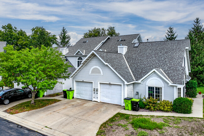 Crystal Bay Townhomes in Rochester, MN - Foto de edificio - Building Photo