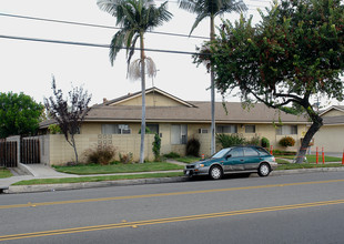 Walnut Apartments in Orange, CA - Building Photo - Building Photo